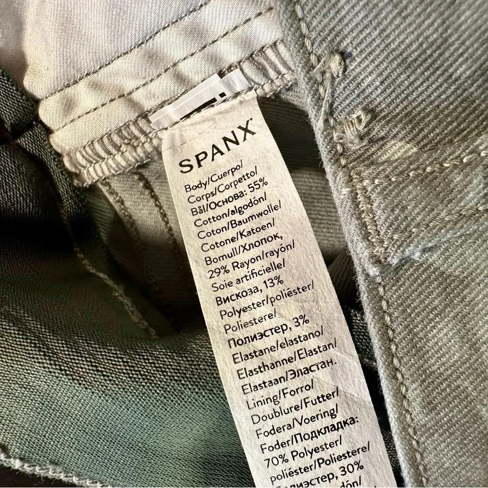 Spanx ‘Stretch Twill Pull-On Shorts’ in “Stone Wash Camo” Size Medium